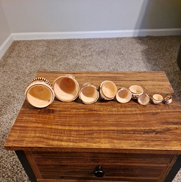 π Hand-Painted Russian Nesting Dolls - Picture 5 of 7